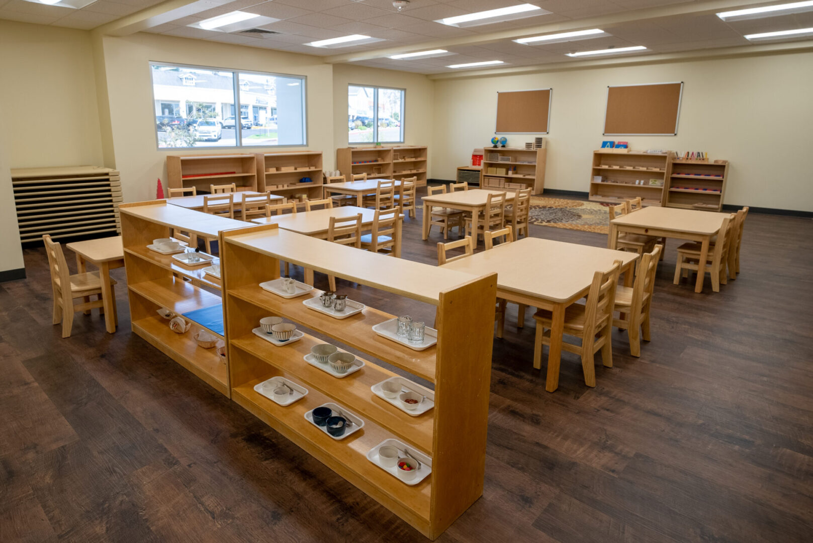 A room filled with lots of tables and chairs.